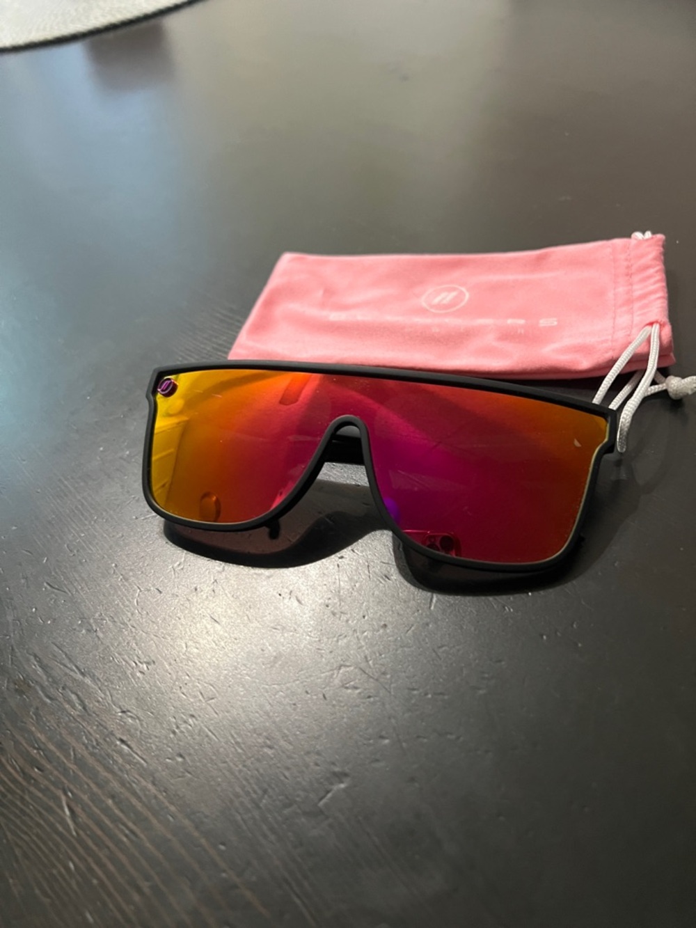 Blenders Midnight Emma sunglasses with Pink Pouch